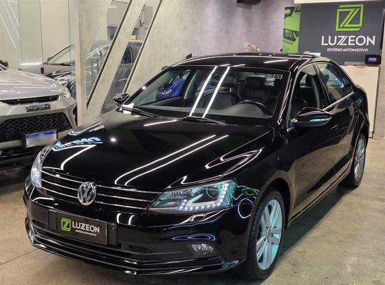 VOLKSWAGEN JETTA 2.0 TSI HIGHLINE 211CV GASOLINA 4P TIPTRONIC VOLKSWAGEN JETTA 2.0 TSI HIGHLINE 211CV GASOLINA 4P TIPTRONIC